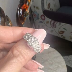 14K White Gold Cluster Diamond 3-stone Ring. 7